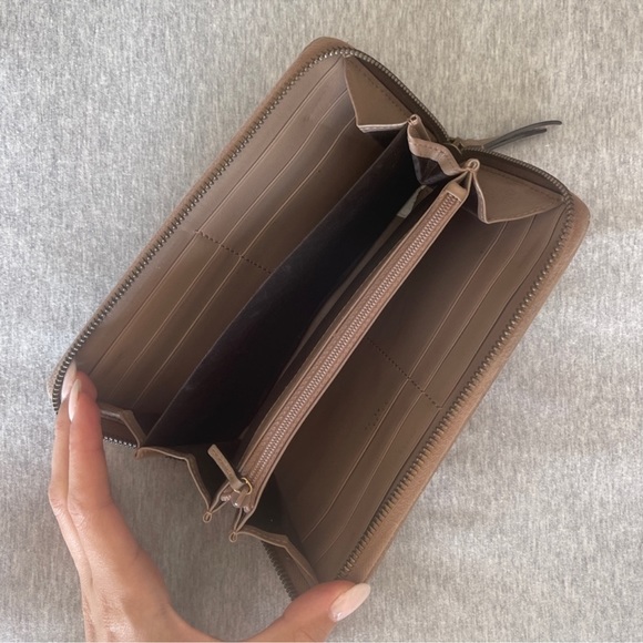 Gucci Leather Wallet Marmont in Nude Color with Gold Accents - Picture 5 of 6